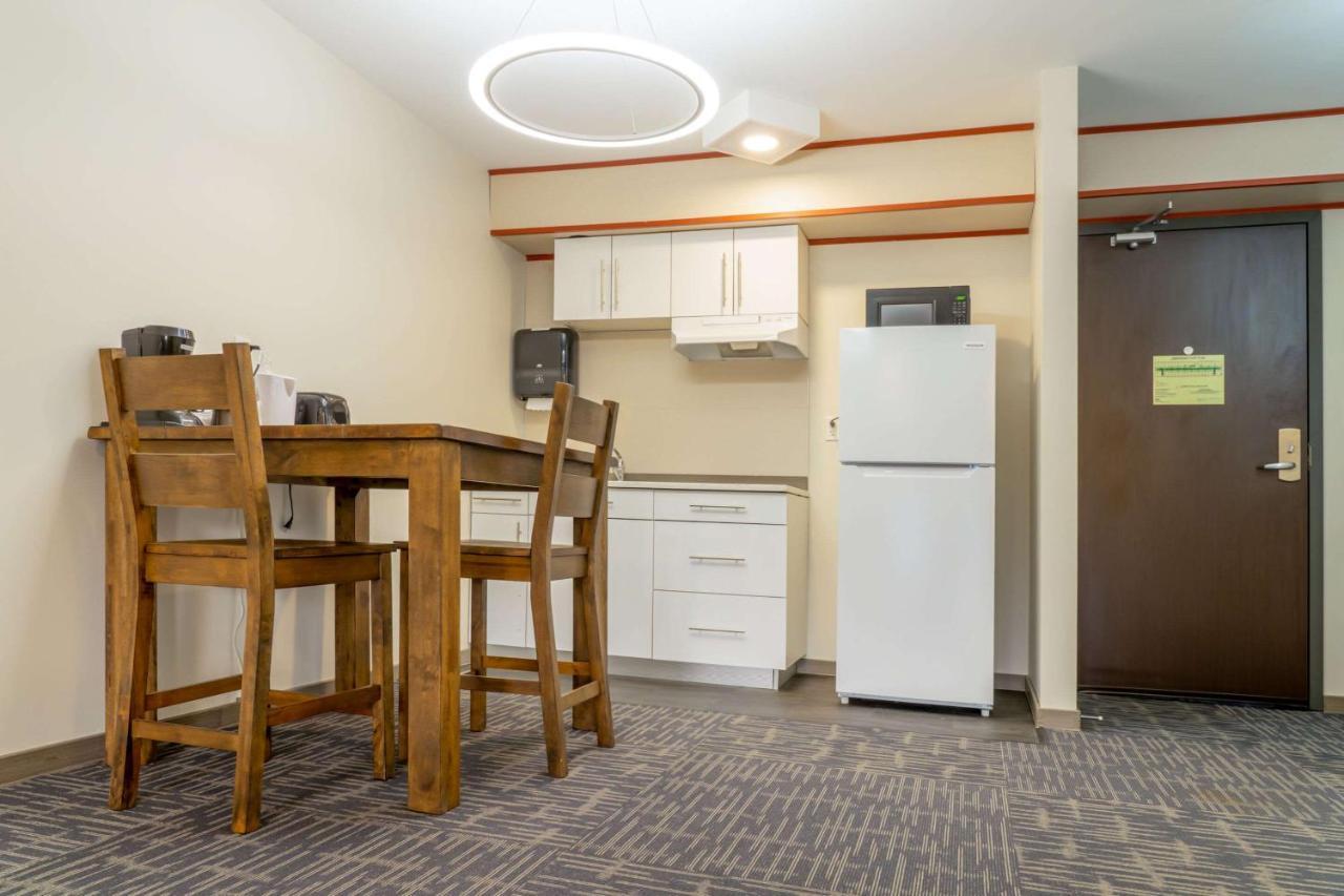 Quality Inn Sunshine Suites Terrace Zewnętrze zdjęcie